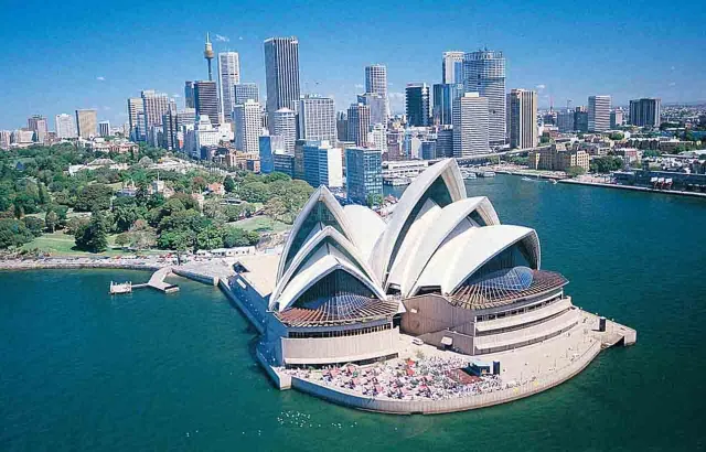 Du học Úc: cảng Sydney và Nhà hát Opera Sydney nhìn từ trên cao